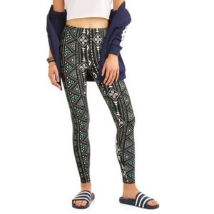 SOLD! Ankle print leggings XL